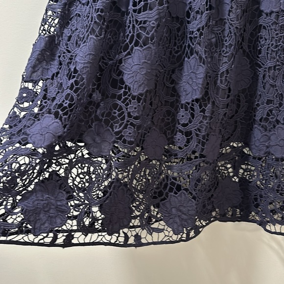 Ann Taylor navy lace a-line skirt, size 8 - Picture 2 of 3